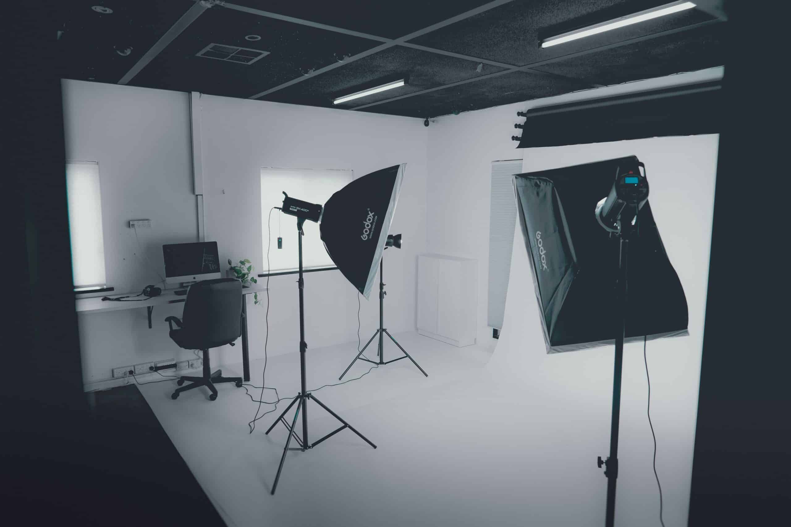 a photo of a studio lighting setup